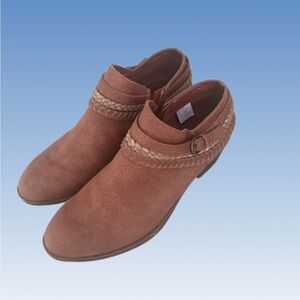 Sugar Brown Boots with Braided Detail size 7.5